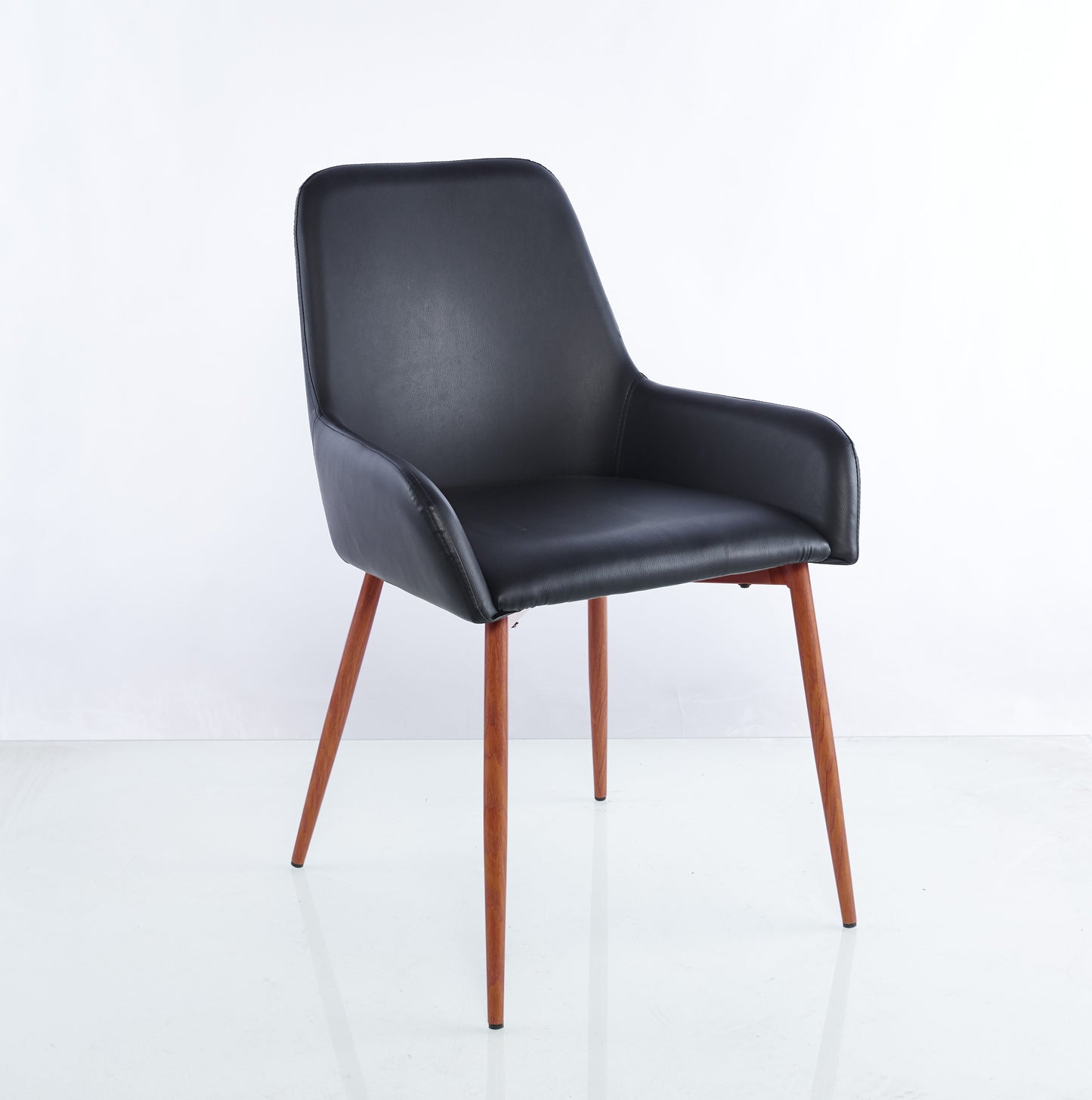 Combo Beijing, Rovere y Negro, incluye mesa comedor, cuatro sillas y dos sitiales