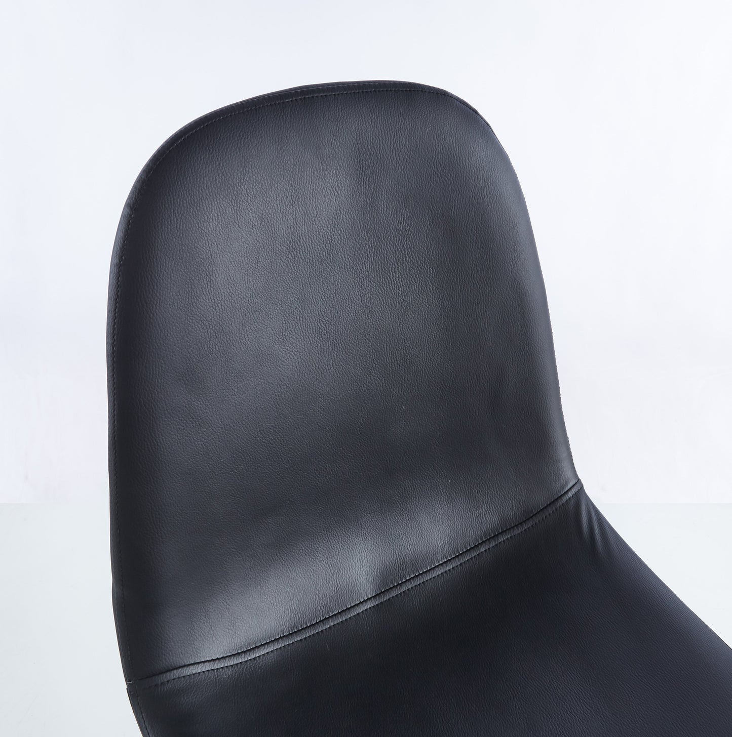 Silla Concept Color Tapiz Pu Negro y Pata Café Oscuro Para Sala De Estar