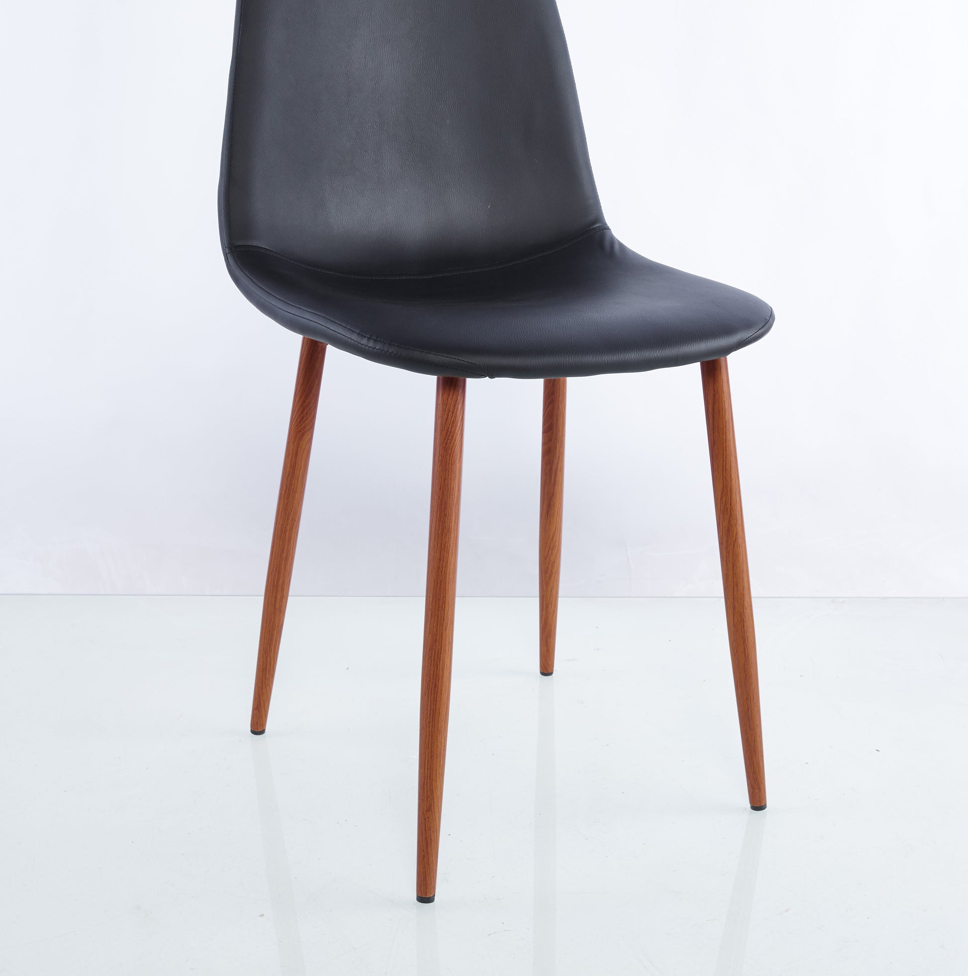 Silla Concept Color Tapiz Pu Negro y Pata Café Oscuro Para Sala De Estar